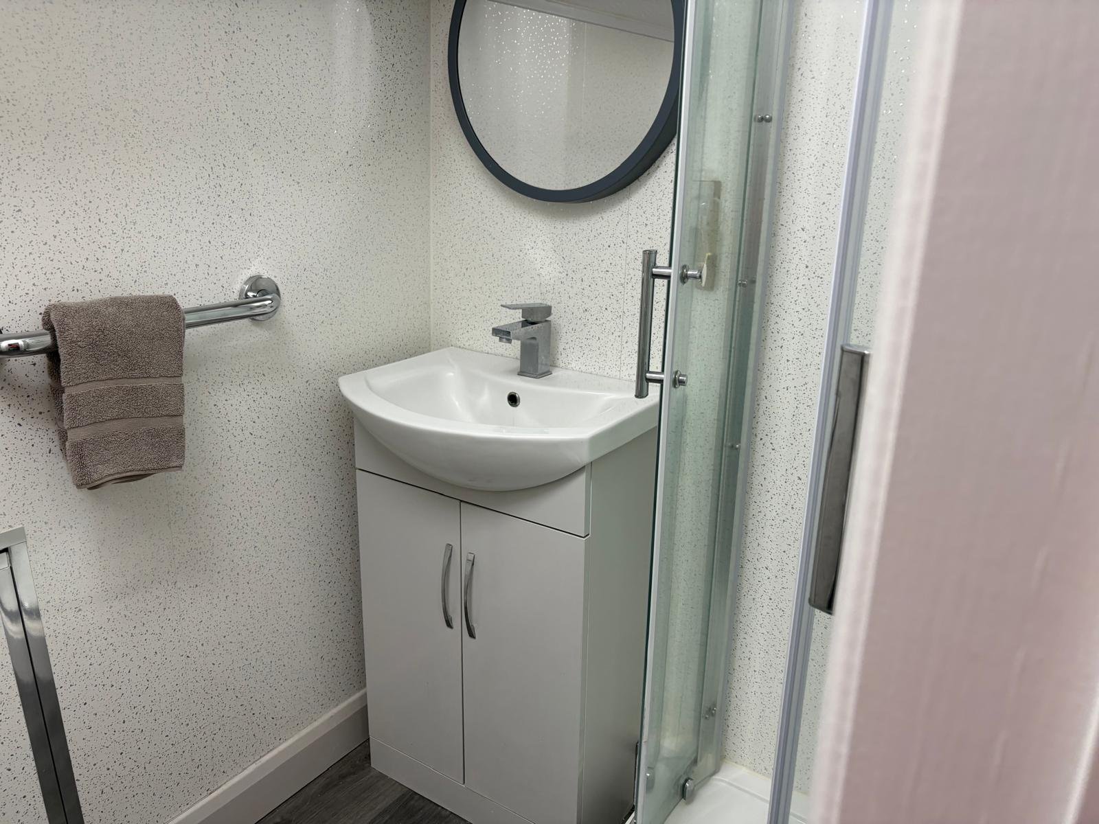 Twin Ensuite Room - View 1