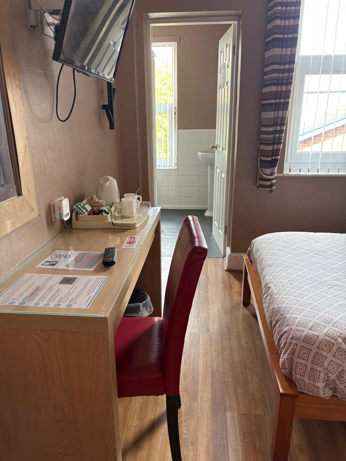 Twin Ensuite Room - View 2