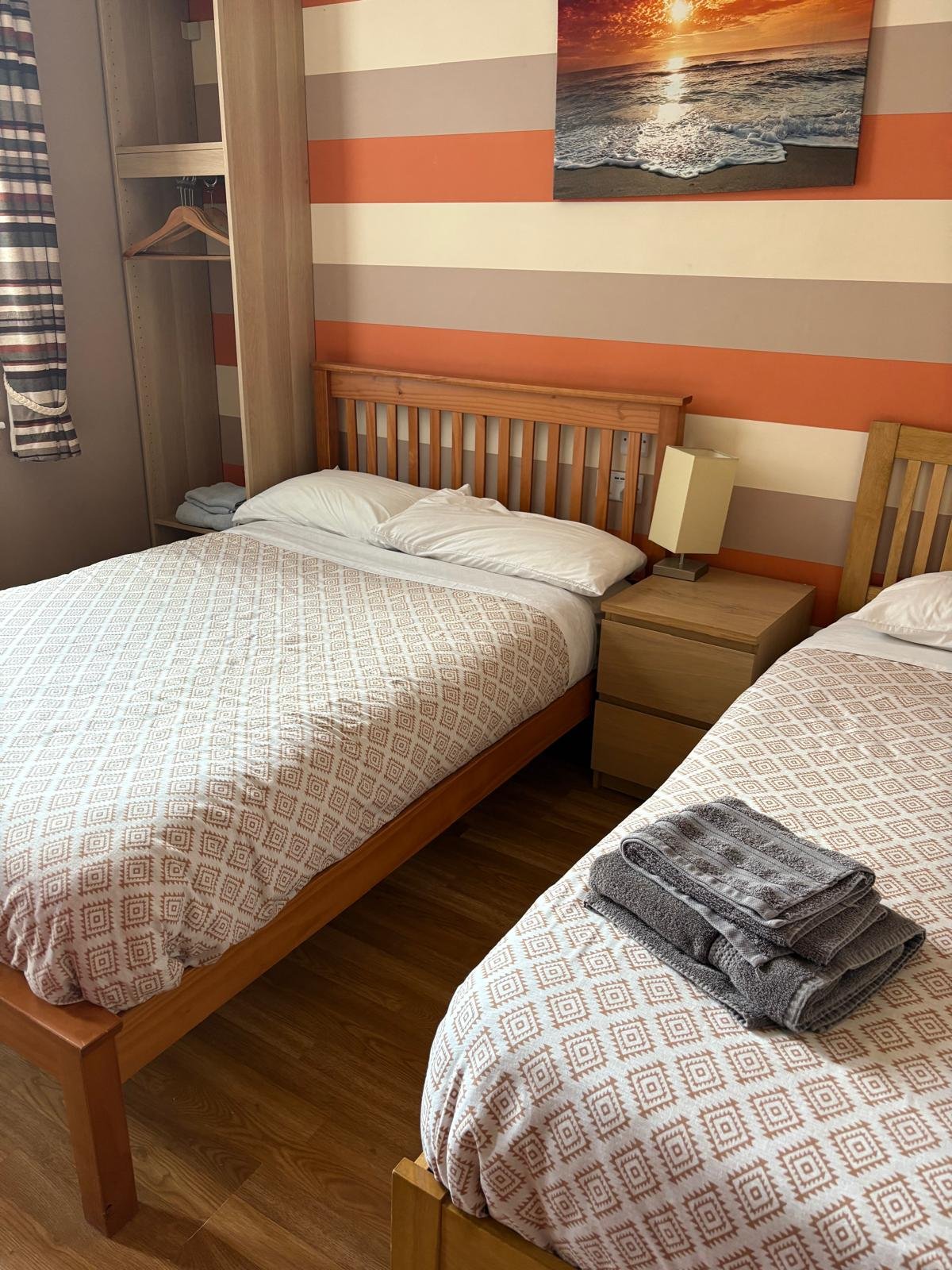 Twin Ensuite Room - View 3